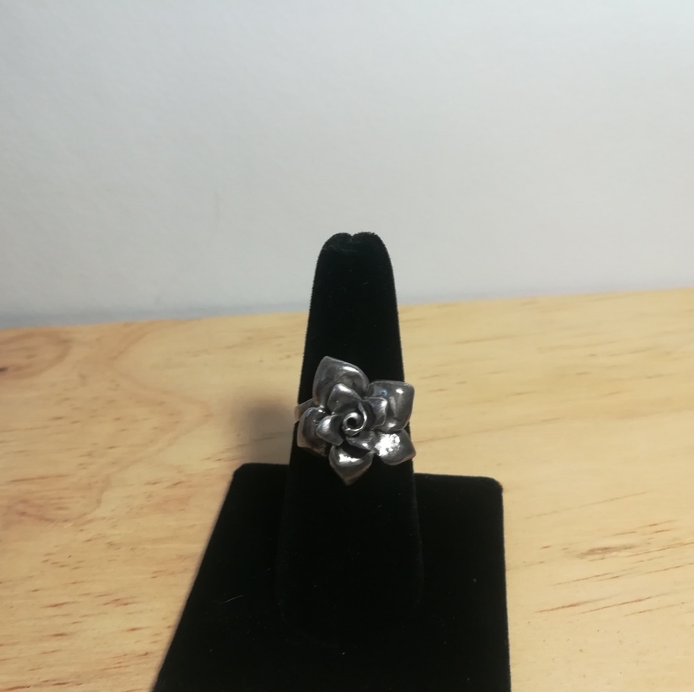 Vintage sterling silver flower ring